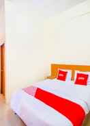 BEDROOM OYO 90821 Gajah Mada Guest House Syariah