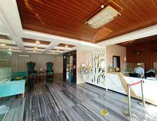 Lobi 2 Front One Hotel Sragen 