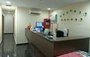 Lobi 4 SUPER OYO 90380 Hotel Jasin