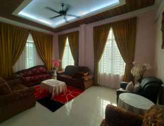 Lobi 2 OYO Home 90388 Homestay Masha