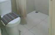 Toilet Kamar 5 ALMIRA ROOM AT TREEPARK CITY APARTMENT