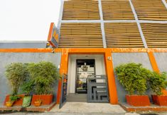 Exterior 6 Super OYO 841 Metro Deluxe Residences