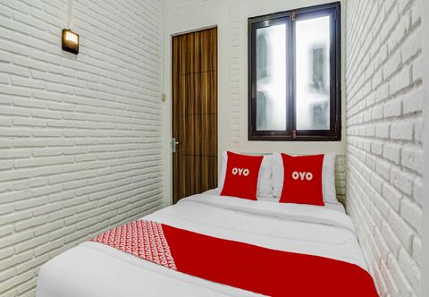 Bedroom OYO 90828 Ara Guest House