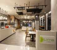 Bar, Cafe and Lounge 3 favehotel Pamanukan