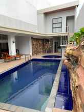 Swimming Pool 4 Grand Manunggal Hotel