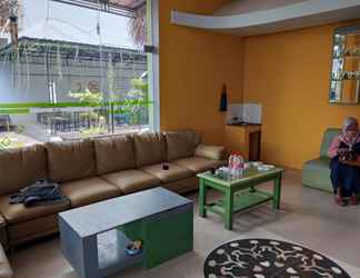 Lobby 2 OYO 90863 Omah Kost Syariah