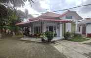 Exterior 2 OYO 90865 Hotel Kusuma Purwakarta