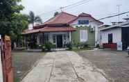 ภายนอกอาคาร 7 OYO 90865 Hotel Kusuma Purwakarta