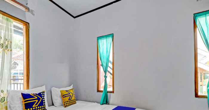 Bedroom OYO Homes 90849 Cibeunying Homestay Cibodas Maribaya