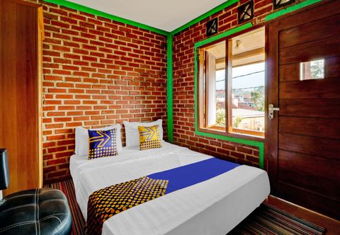 Bedroom OYO Homes 90850 Cibeunying Eco Tourism Homestay Cibodas Maribaya 2