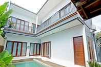 Swimming Pool OYO 90854 Loka Anyar Guest House