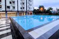 Swimming Pool Lily’s Room at Apartment Cibubur Village