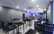 Bar, Kafe, dan Lounge 4 OYO 90484 Bright Hotel