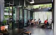 บาร์ คาเฟ่ และเลานจ์ 5 The Common Hostel SHA