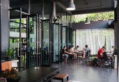 Bar, Cafe and Lounge 5 The Common Hostel