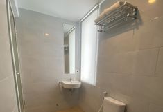 In-room Bathroom 5 Swasana Hotel Medan