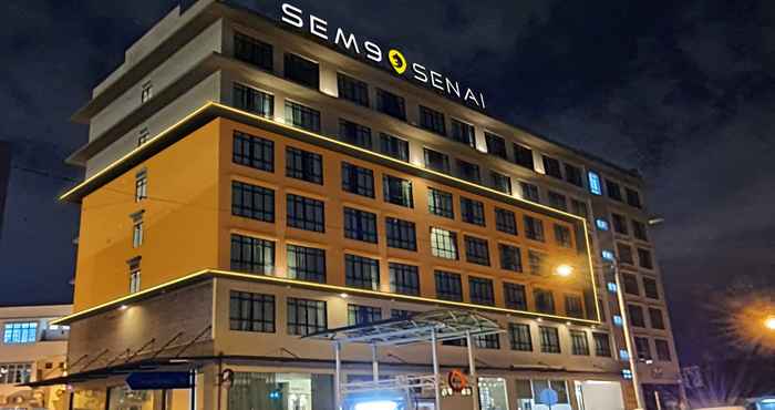 Bên ngoài SEM9 Senai “Formerly Known as Perth Hotel”