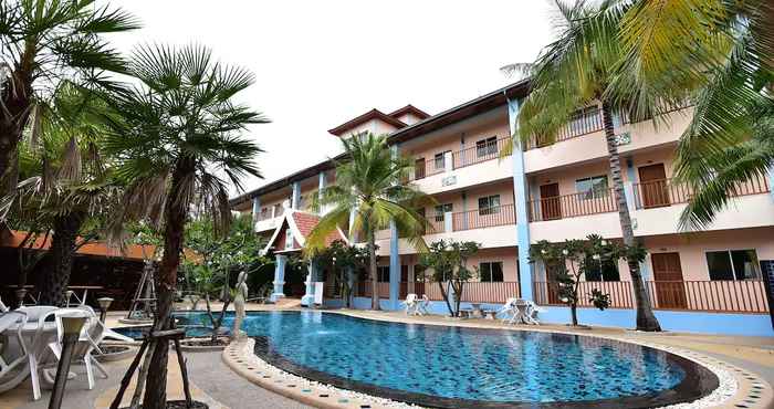 สระว่ายน้ำ Ampan Resort & Apartment