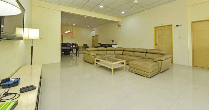 Lobi OYO Home 90383 Chaah Homestay 1