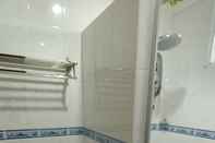 Toilet Kamar OYO Home 90416 Exclusuites