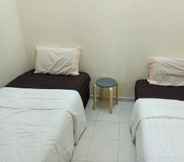 Bedroom 6 OYO Home 90419 Sahar Guesthouse