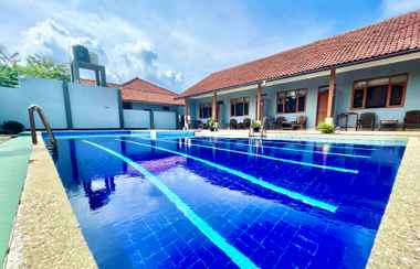 Swimming Pool 2 Grand Tirta Villa