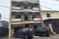 Exterior OYO 90870 C16 Siwalankerto Syariah