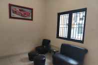 Lobby OYO 90870 C16 Siwalankerto Syariah