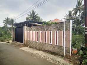 Luar Bangunan 4 OYO 90885 Villa Sairra Syariah