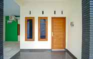 Exterior 7 OYO 90869 Happy Homestay Syariah