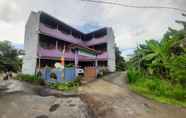 Exterior 2 OYO 90881 Griya Tiara Indah Homestay Syariah