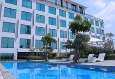 Swimming Pool 7 Eastern Hotel Bojonegoro