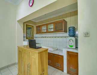 Lobi 2 OYO 90892 My Guest House Syariah