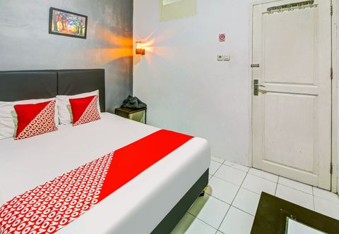 Bedroom OYO 90906 Guest House Idm Inn 