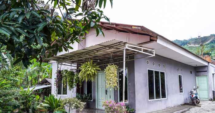 Bangunan OYO Homes 90916 Eco Tourism Geopark Rajamandala Homestay Syariah