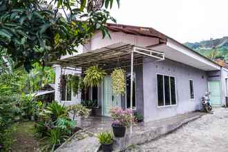 Exterior 4 OYO Homes 90916 Eco Tourism Geopark Rajamandala Homestay Syariah