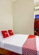 BEDROOM Super OYO 90927 Homestay Tentrem 2