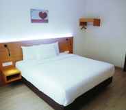 Bedroom 3 Grand Thamrin Hotel