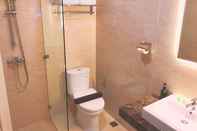 In-room Bathroom Grand Thamrin Hotel