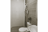 Toilet Kamar Hotel Decentraland Kuala Terengganu