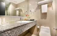 Toilet Kamar 2 Levenue Hotel