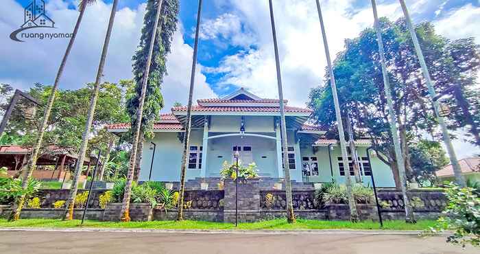 Exterior Villa Rose Gunung Bunder by Ruang Nyaman