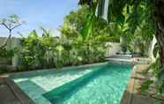 สระว่ายน้ำ 2 Monolocale Resort Seminyak by Ini Vie Hospitality