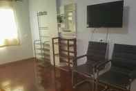 Lobi OYO 75396 Look Shine Apartment