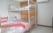 Kamar Tidur 3 OYO 75396 Look Shine Apartment