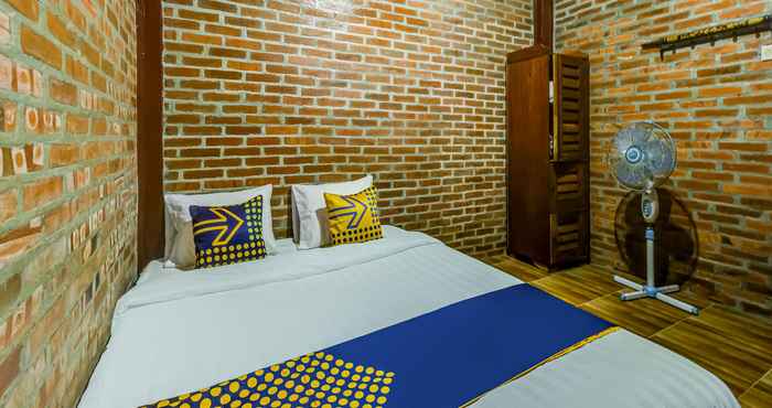 Kamar Tidur OYO Homes 90996 Desa Wisata Pulesari Syariah