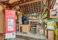 Lobby 7 OYO Homes 90996 Desa Wisata Pulesari Syariah