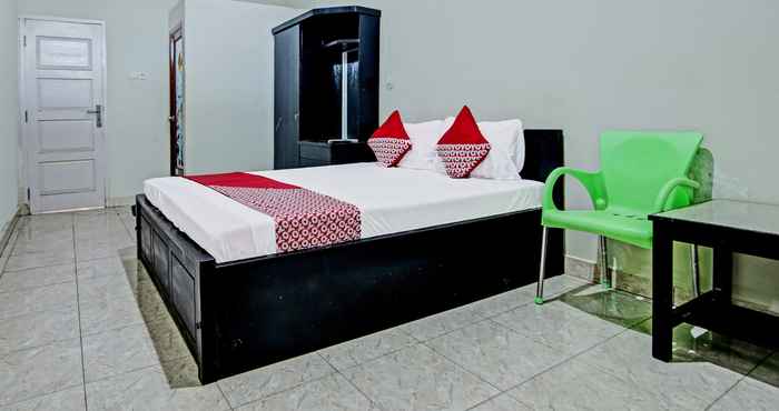 Bedroom OYO 90944 Penginapan Rita