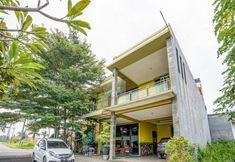 Exterior 2 OYO 90951 Anugerah Syariah Homestay