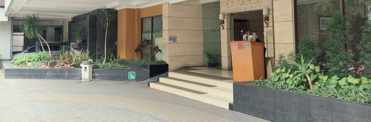 로비 High Livin Apartment Ciumbuleuit